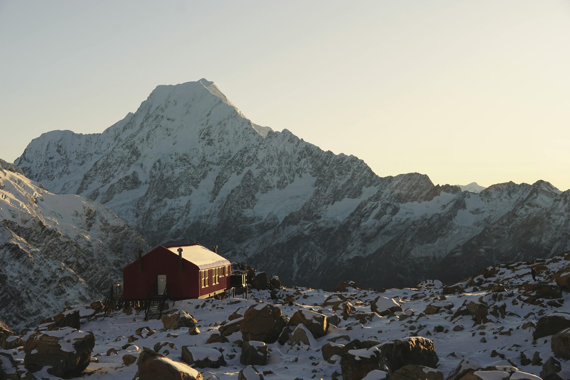 mueller hut cabin surrounded by mountains in mt cook national park