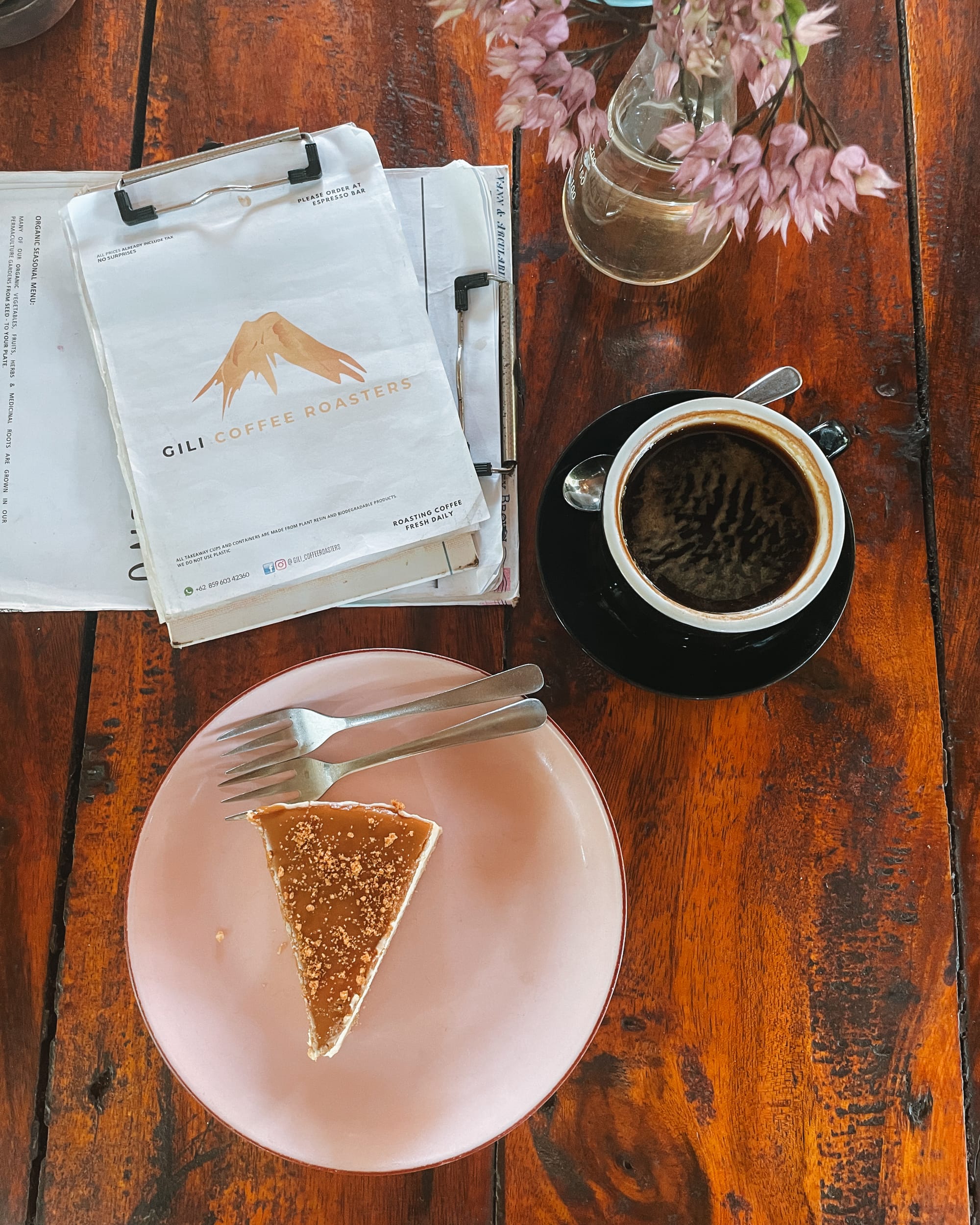 cheesecake and coffee at Gili coffee roasters