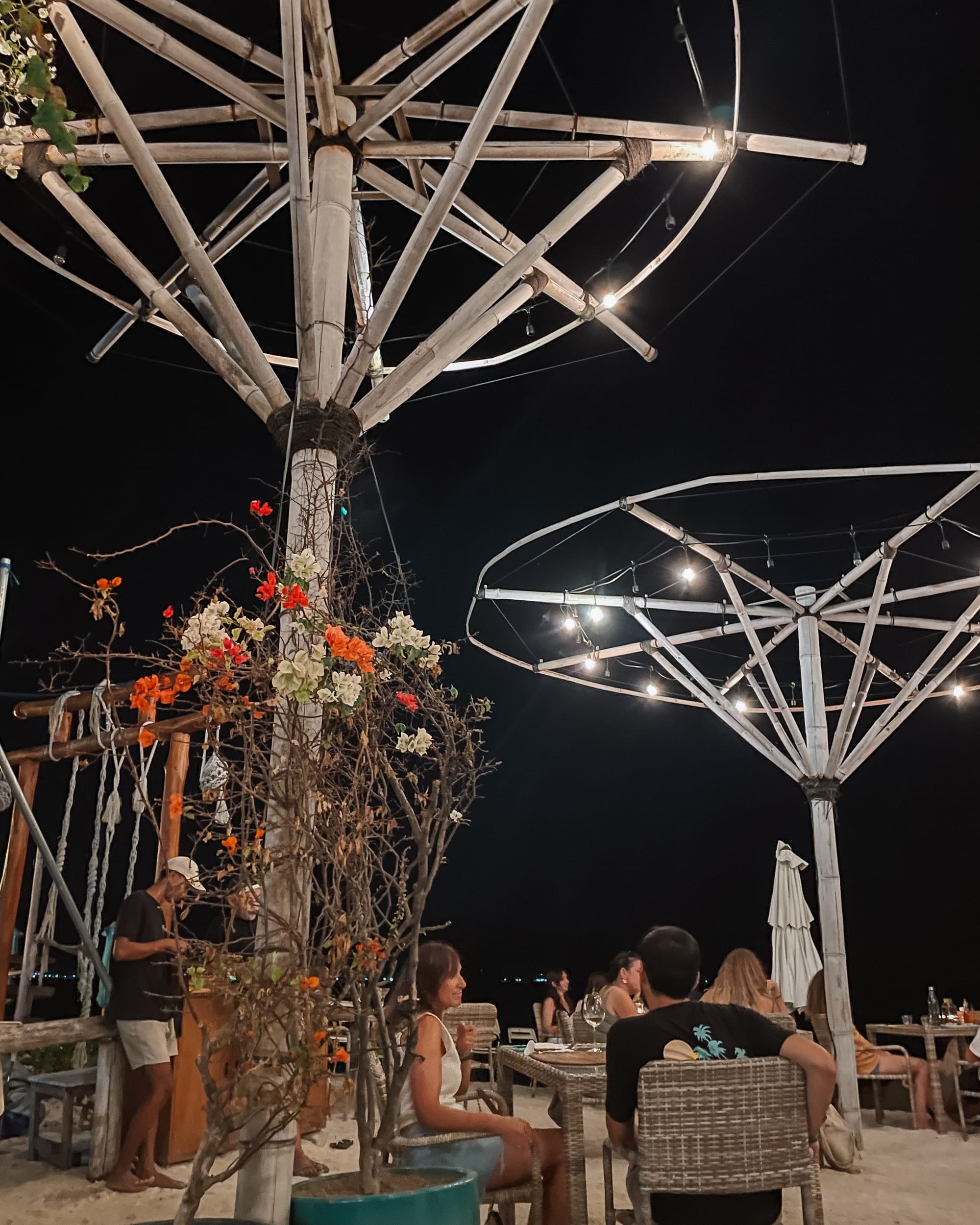 outside seating at Mama Pizza Gili Air