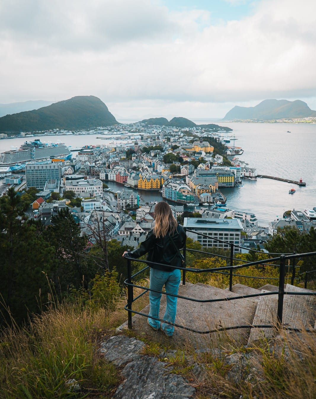 women standing at Aksla viewpoint, looking over Ålesund town