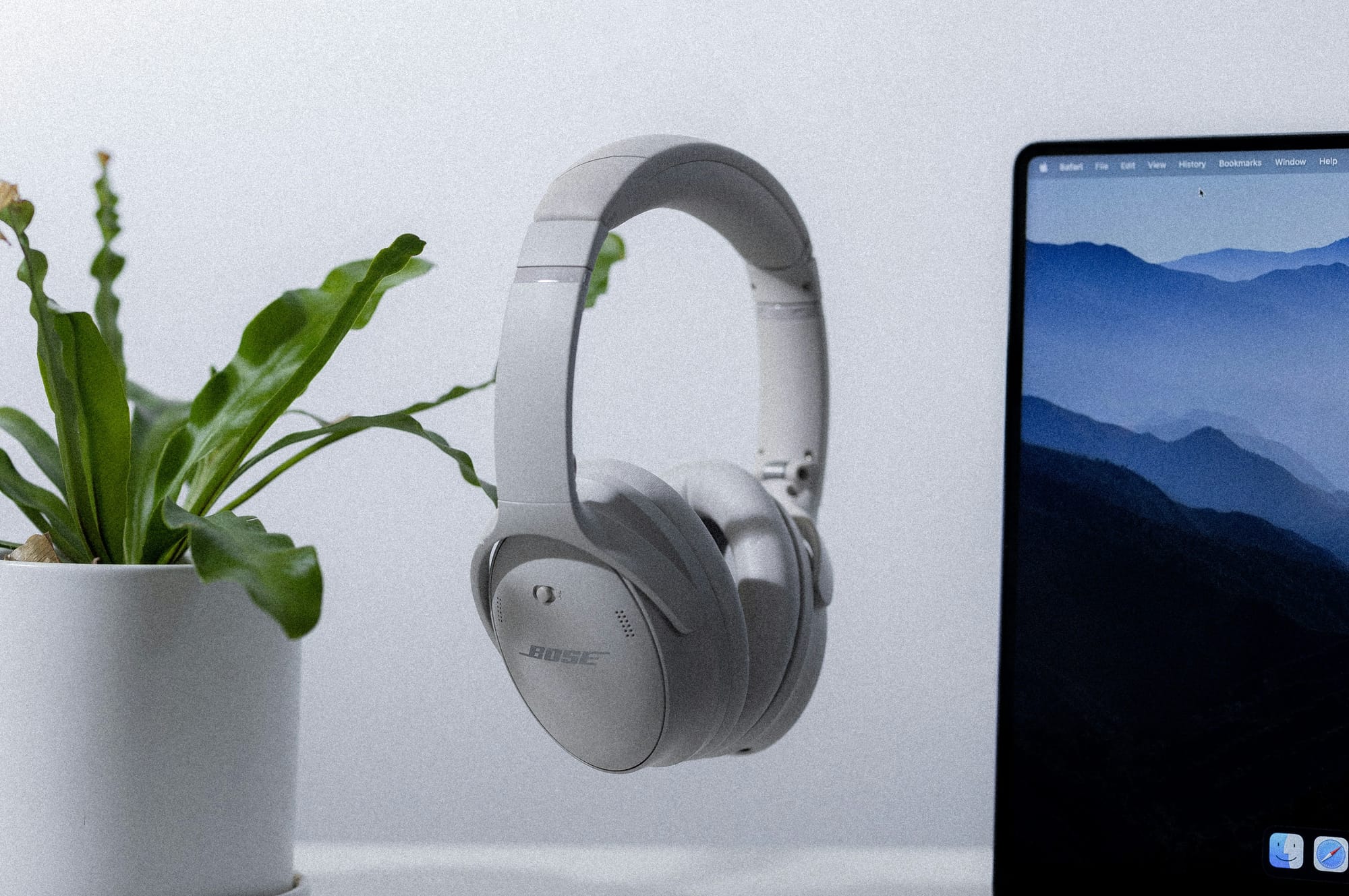 bose silver headphones 