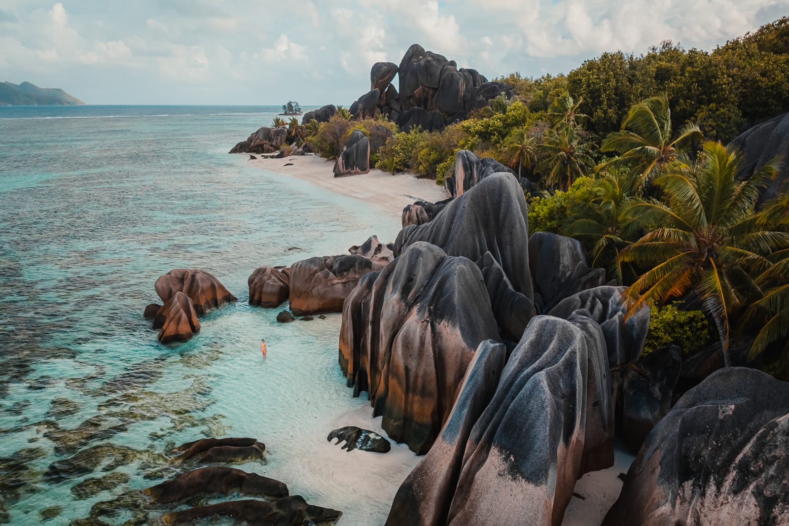 granite boulders, palm treets and turqoise water at Anse Source d’Argent